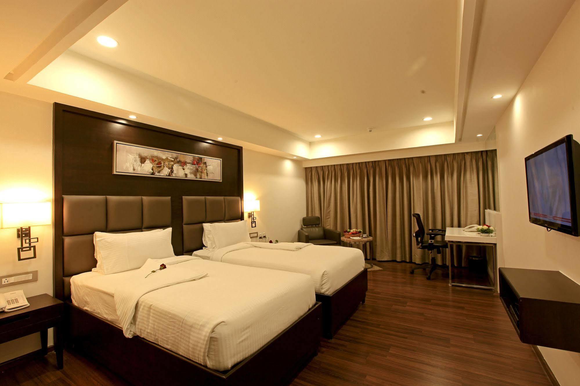 Goutham Grand Hotel - Tenali Vijayawada Exterior photo